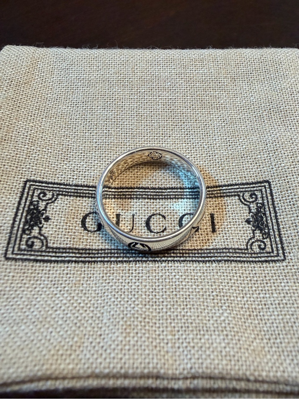 New Authentic Gucci GG Logo Blind For Love Silver Ring - Picture 16 of 16
